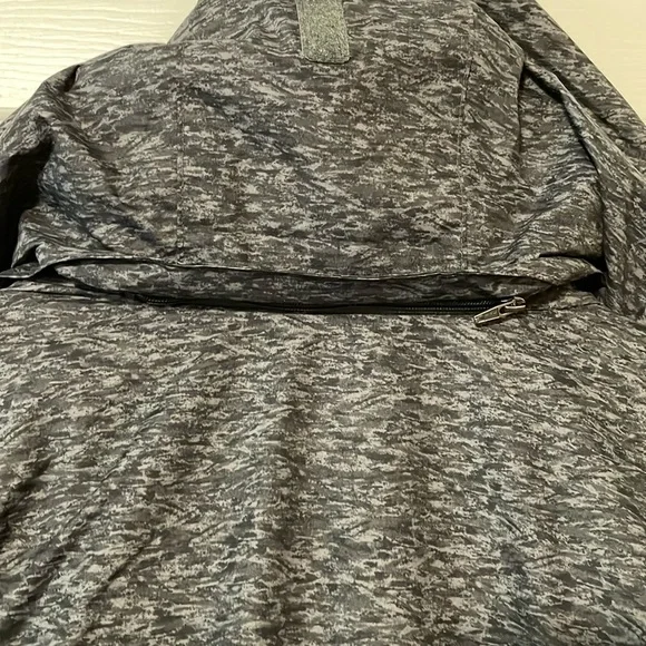 Columbia Black and Gray Raincoat Full-Zip Lightweight